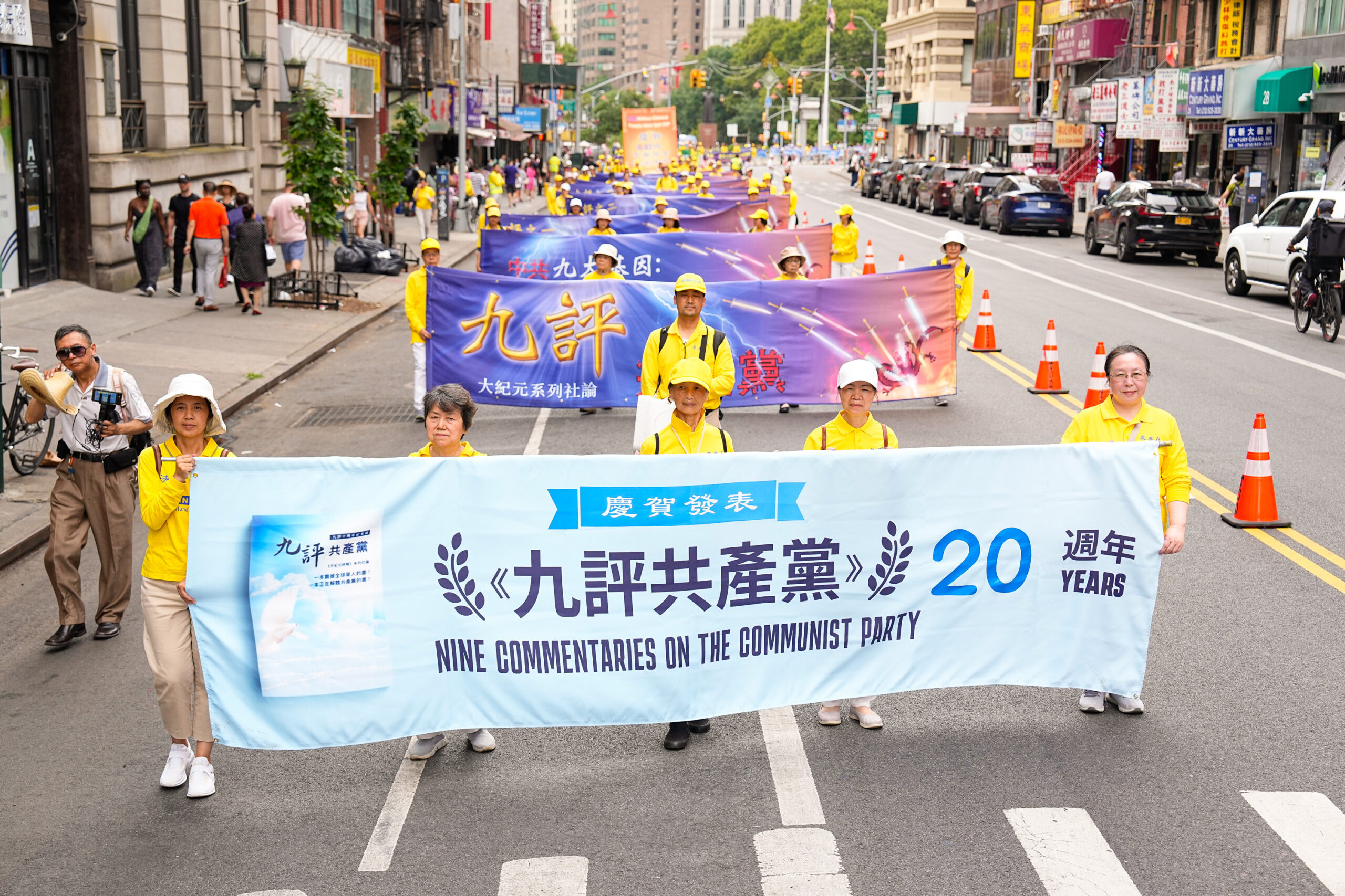 【组图】纽约法轮功反迫害游行 声援4.3亿人三<span style='max-width:0px!important;margin-left:-4px;color:#eee!important;'>:</span>退<span style='max-width:0px!important;margin-left:-4px;color:#eee!important;'>.</span> 33 LDB8564 scaled